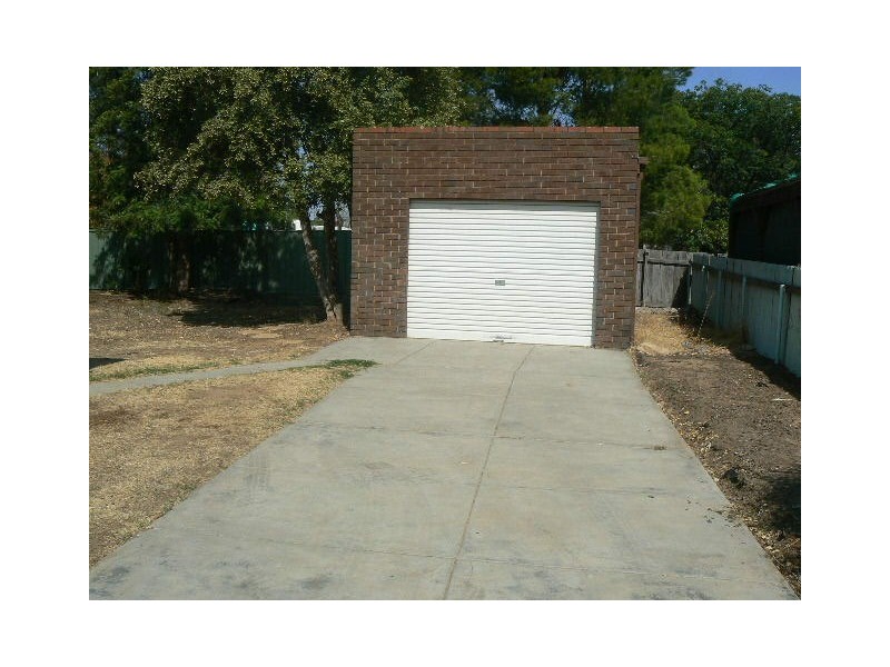 73 Pakenham St, Echuca VIC 3564