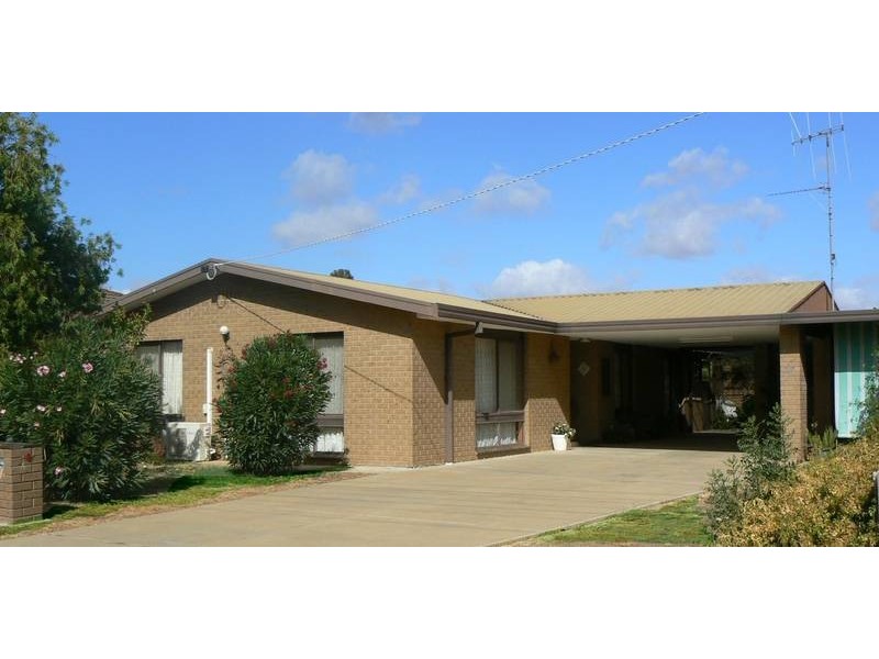 27 Crossen Street, Echuca VIC 3564