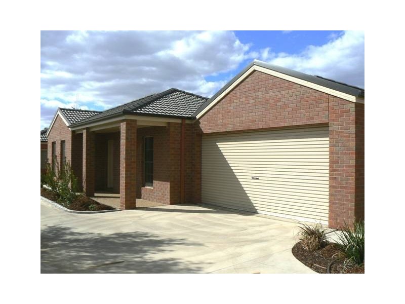 2/3 Riverina Parade, Echuca VIC 3564