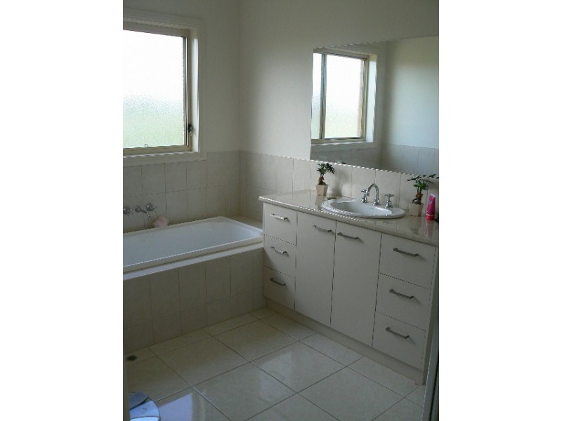 9 Burgundy Crt, Moama NSW 2731