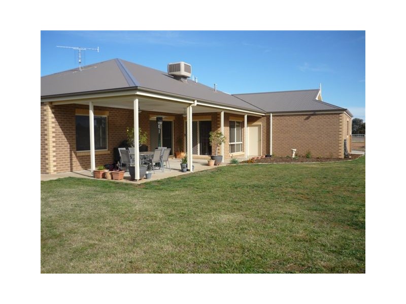 9 Burgundy Crt, Moama NSW 2731