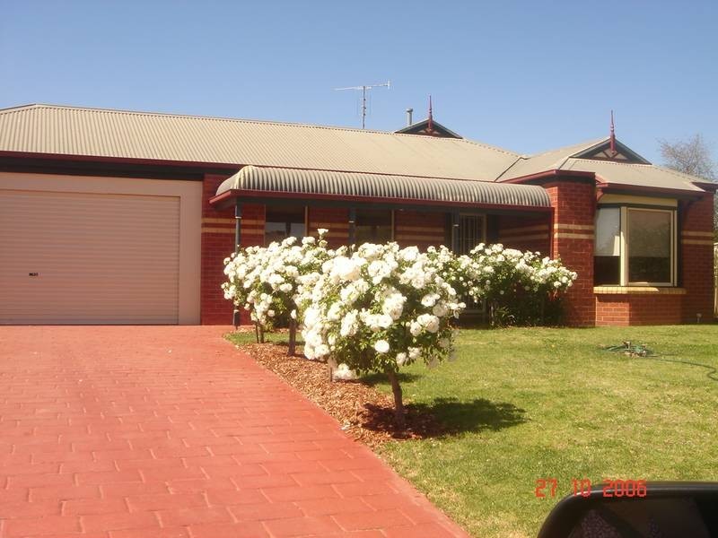 2 Julia Crt, Moama NSW 2731