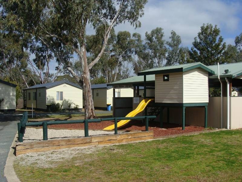 Cabin 63 Murray River Holiday Park, 2 Blair Street, Moama NSW 2731