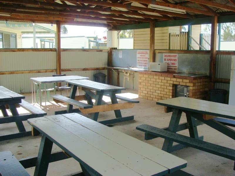 Cabin 63 Murray River Holiday Park, 2 Blair Street, Moama NSW 2731