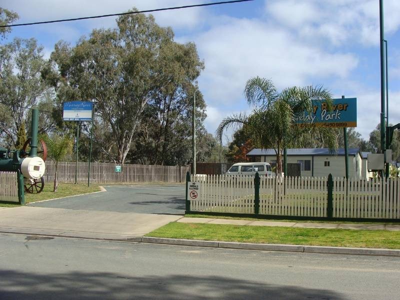 Cabin 63 Murray River Holiday Park, 2 Blair Street, Moama NSW 2731