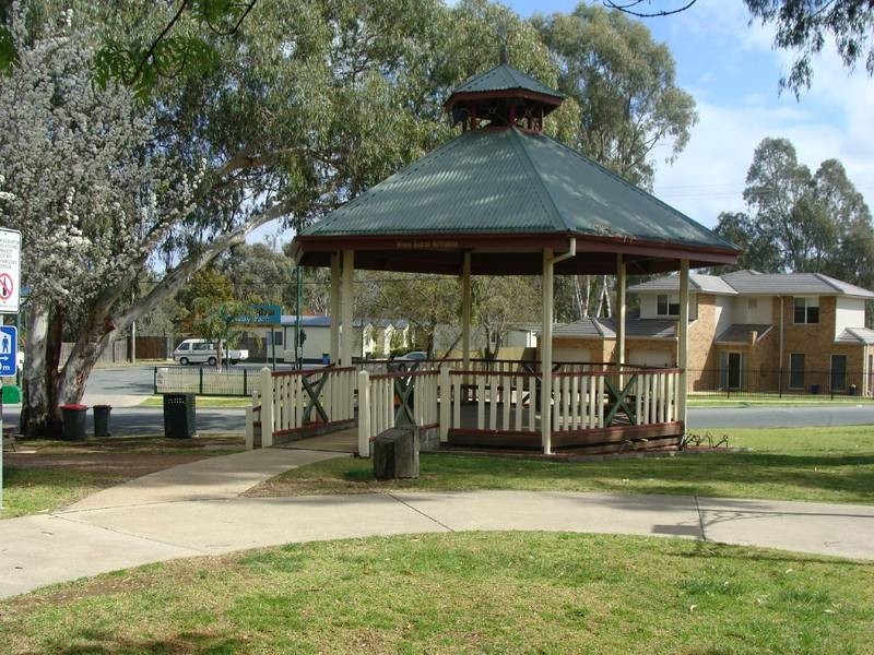 Cabin 63 Murray River Holiday Park, 2 Blair Street, Moama NSW 2731