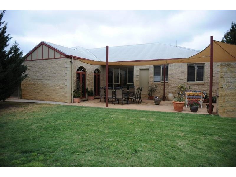 52 Schoeffel Drive, Echuca VIC 3564