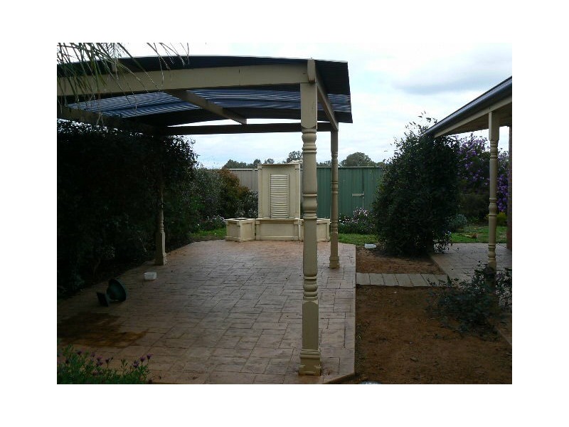51 Genevieve Ave, Echuca VIC 3564