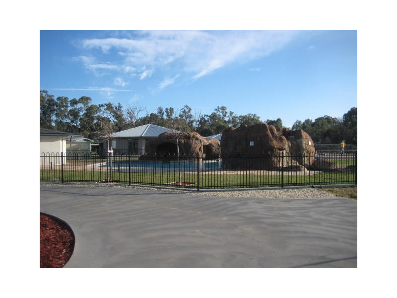 2A Perricoota Road, Moama NSW 2731