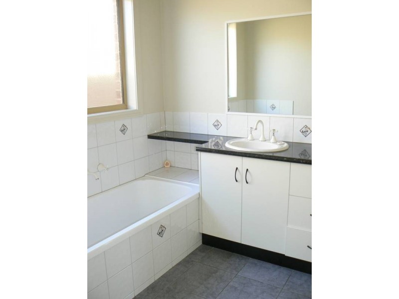 2/2 Echuca Street, Moama NSW 2731