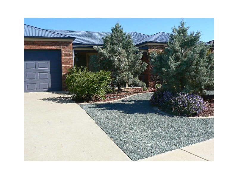 51 Genevieve Ave, Echuca VIC 3564