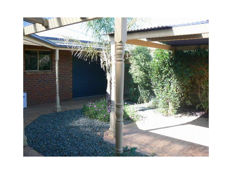 51 Genevieve Ave, Echuca VIC 3564