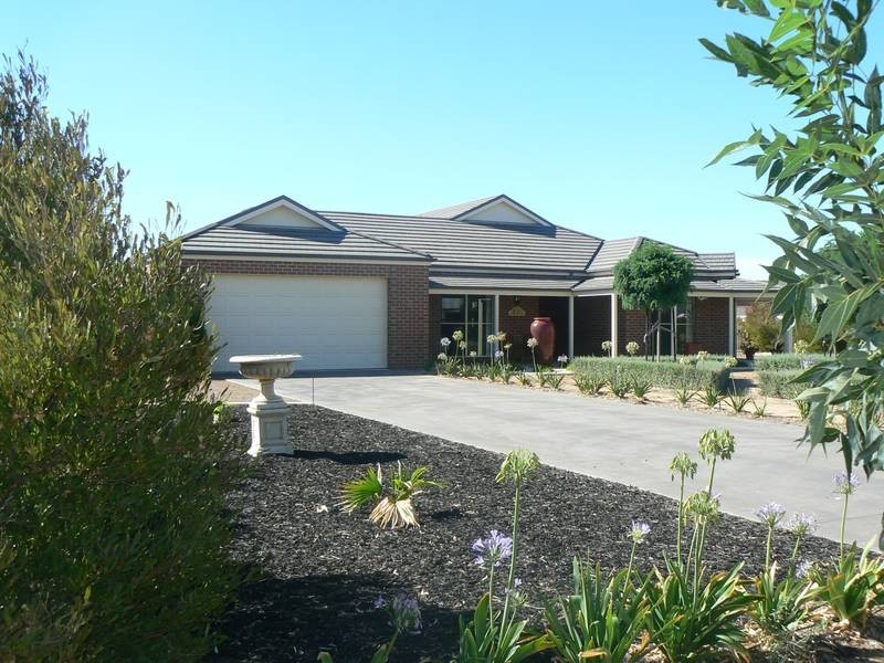 6 Silvergum Place, Moama NSW 2731