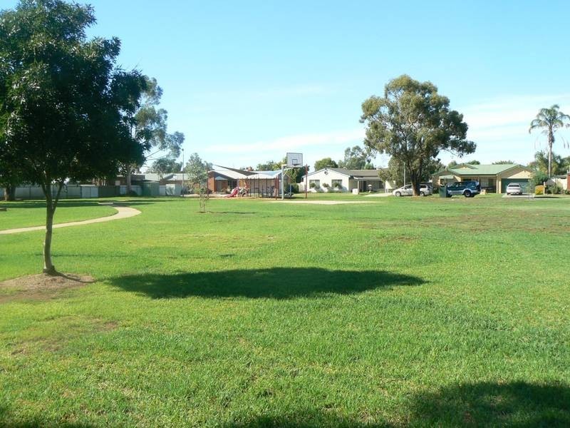 21 Hillview Ave, Moama NSW 2731