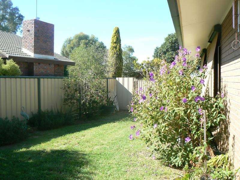 21 Hillview Ave, Moama NSW 2731