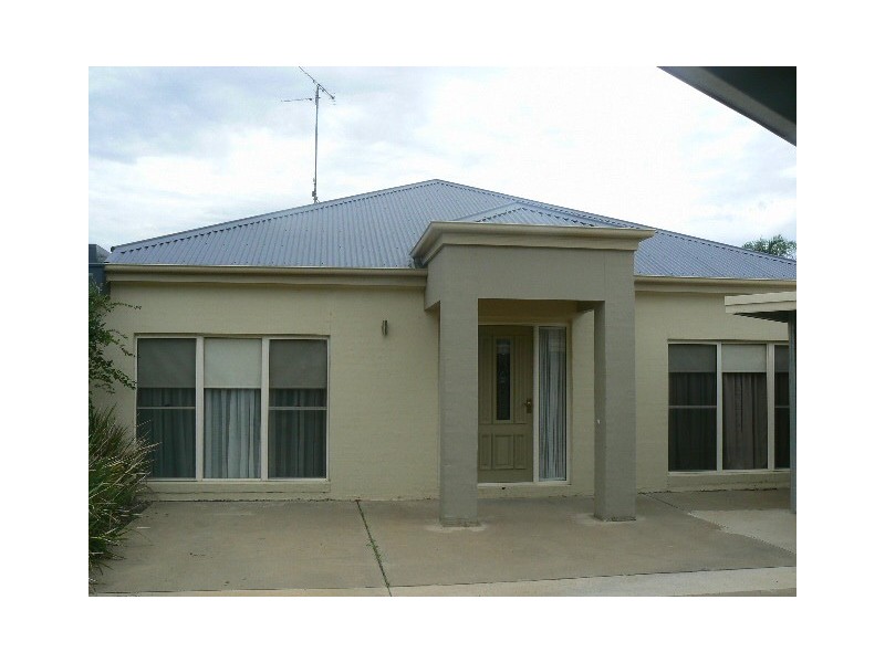 2/81 Sutton St, Echuca VIC 3564