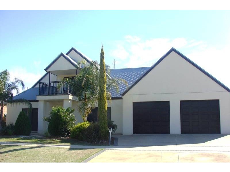 33 Campaspe Esplande, Echuca VIC 3564