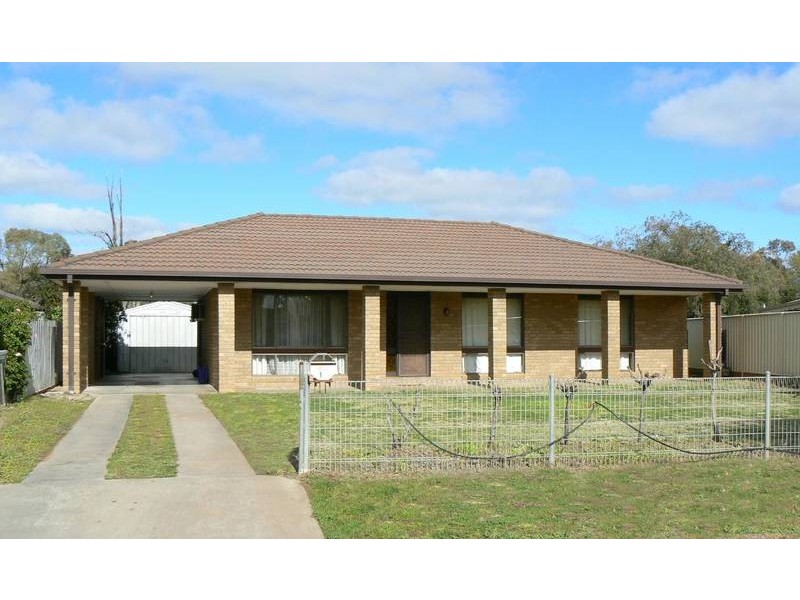 1 Carlyon Close, Moama NSW 2731