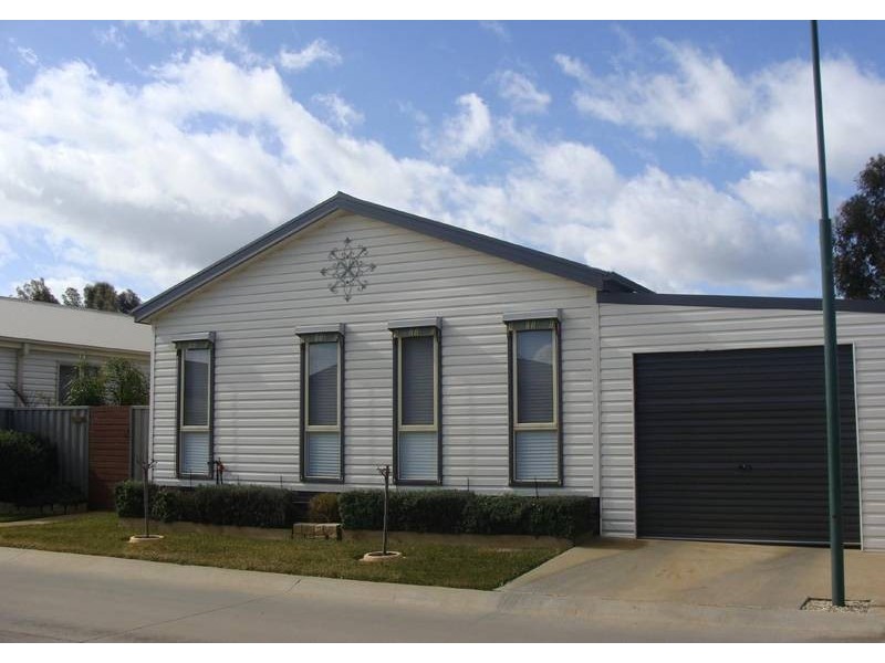 122 Swan Boulevard, Moama NSW 2731