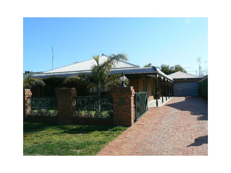 52 Simmie St, Echuca VIC 3564