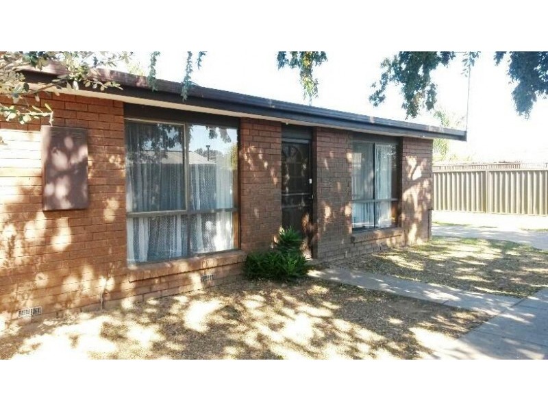 2/31 Crossen St, Echuca VIC 3564