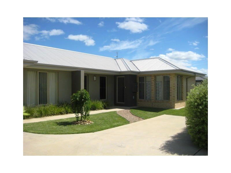 1/25 Sunset Avenue, Echuca VIC 3564