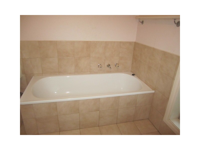 2/18 Porter Street, Moama NSW 2731