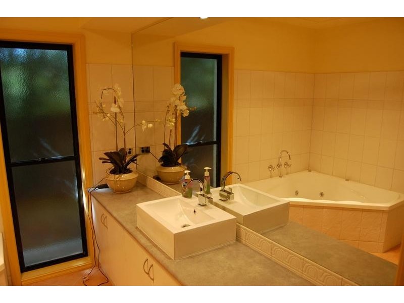 22 Kooyong Court, Echuca VIC 3564