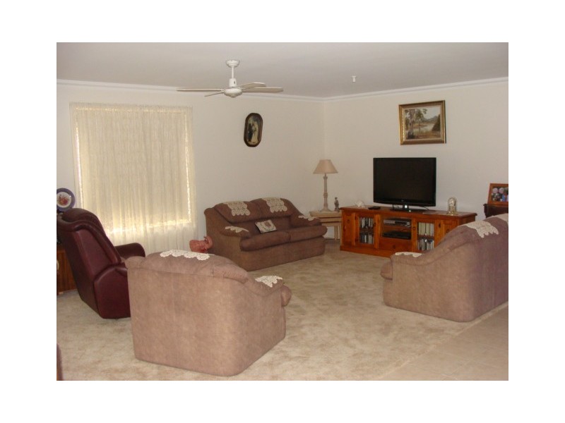 11 Perry Place, Moama NSW 2731