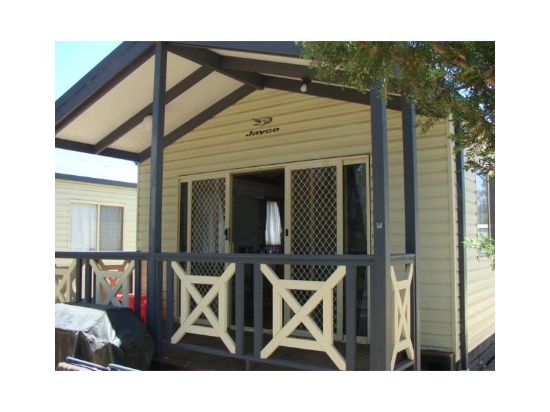 Cabin 67 Murray River Holiday Park Blair St, Moama NSW 2731