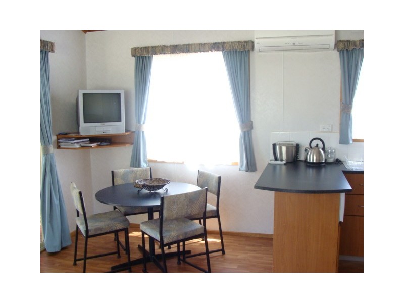 Cabin 67 Murray River Holiday Park Blair St, Moama NSW 2731