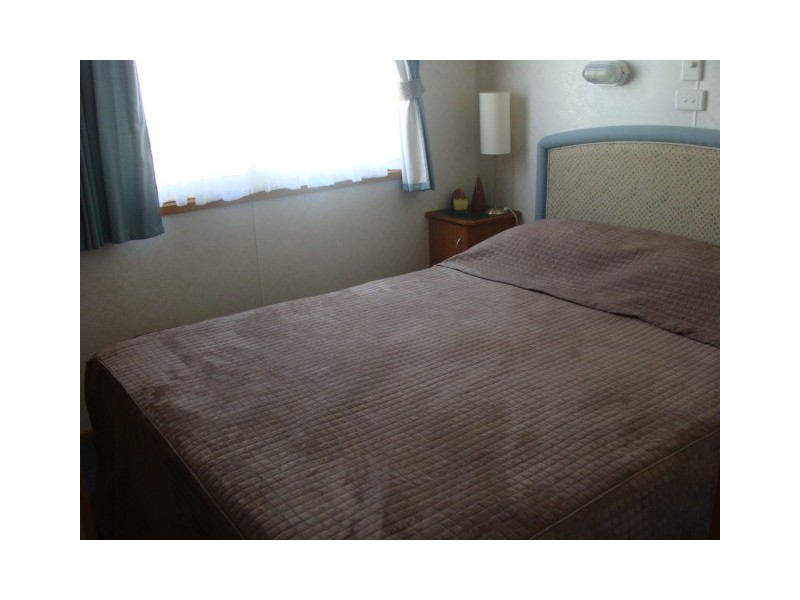 Cabin 67 Murray River Holiday Park Blair St, Moama NSW 2731