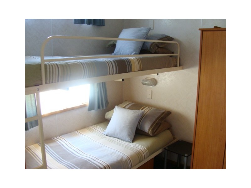 Cabin 67 Murray River Holiday Park Blair St, Moama NSW 2731