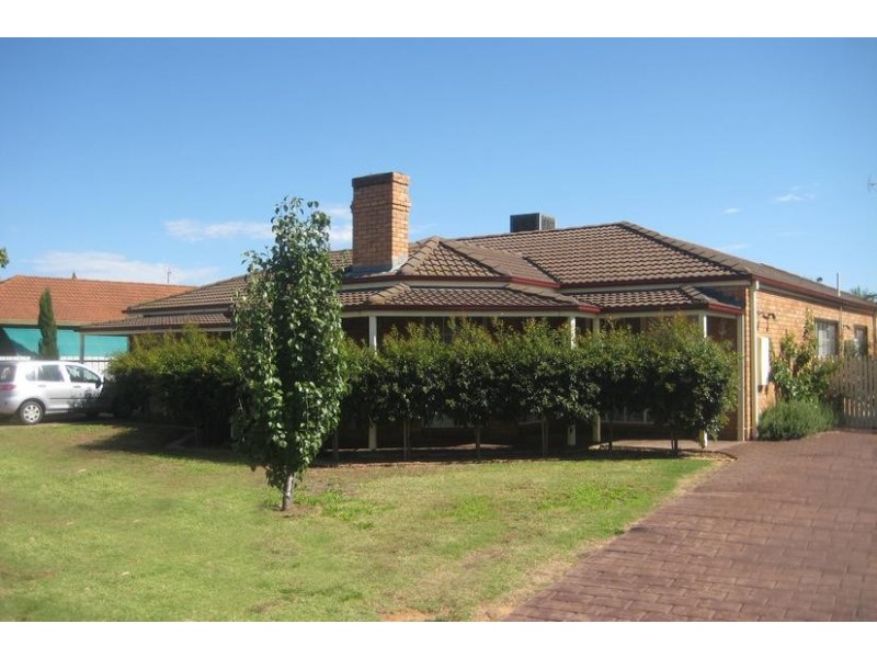 10 Adelaide Crescent, Echuca VIC 3564