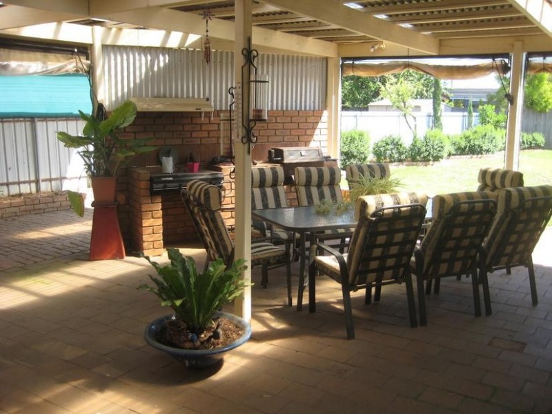 10 Adelaide Crescent, Echuca VIC 3564