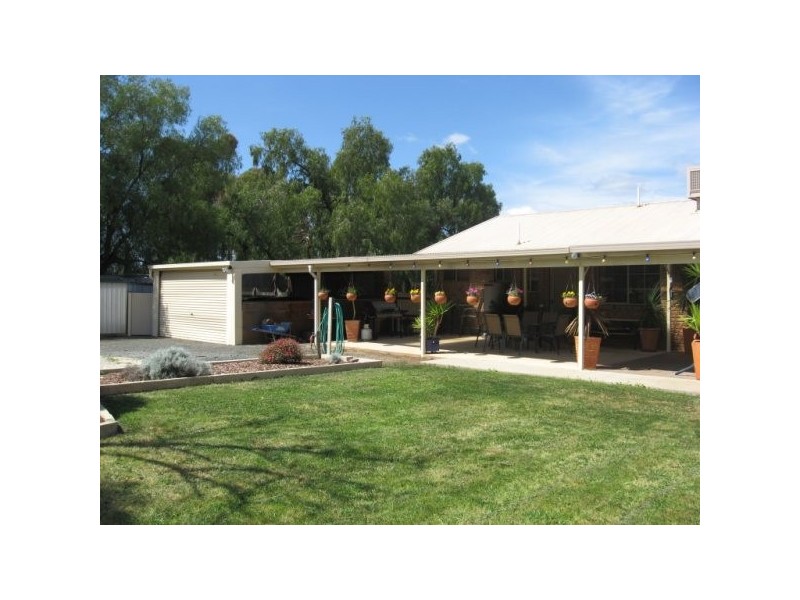 13 Lawrence Street, Mathoura NSW 2710
