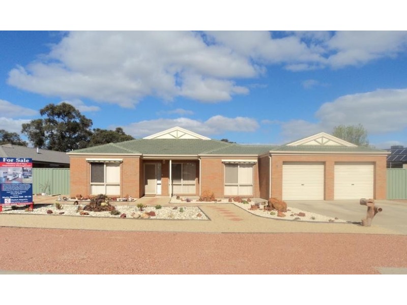 61 Woodlands Circuit, Echuca VIC 3564