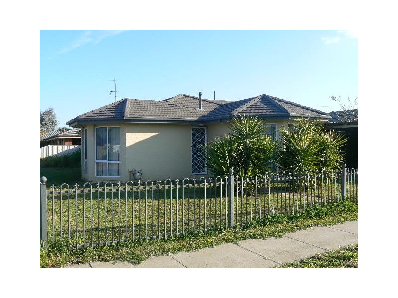 8 Alfred Avenue, Echuca VIC 3564