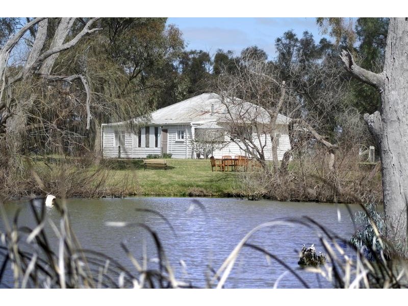 258 Old School Road, Echuca VIC 3564