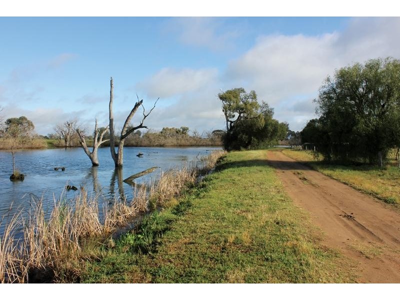 173 School Road, Patho VIC 3564