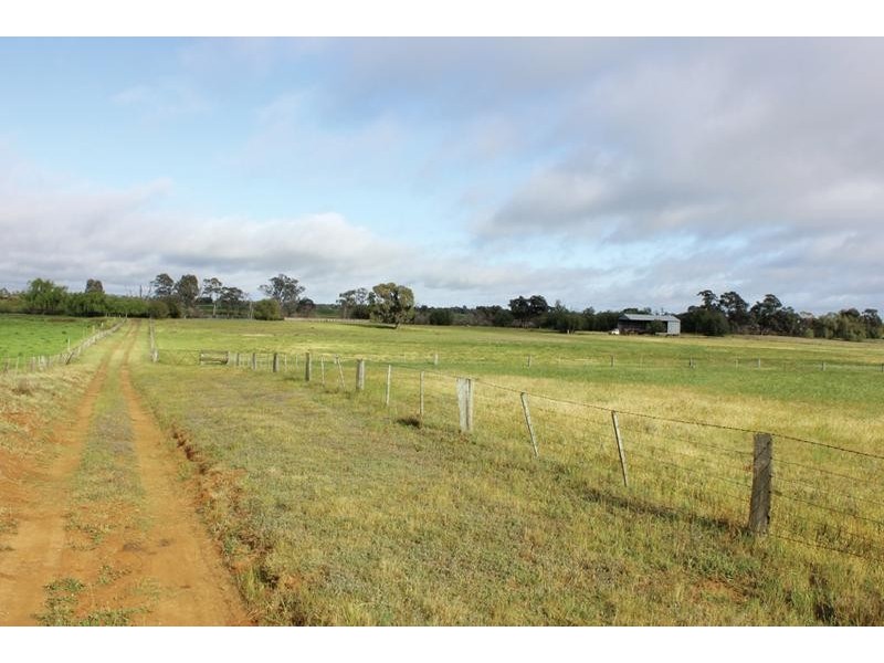 173 School Road, Patho VIC 3564