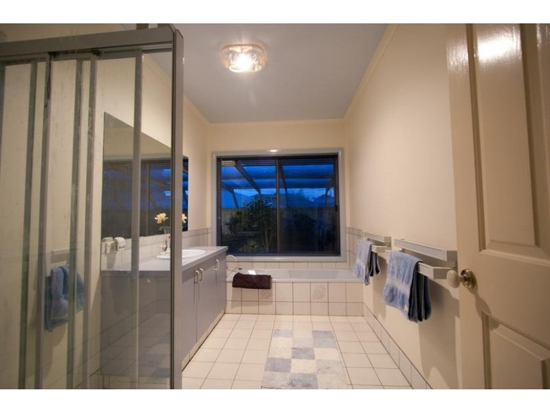 24 Kooyong Court, Echuca VIC 3564