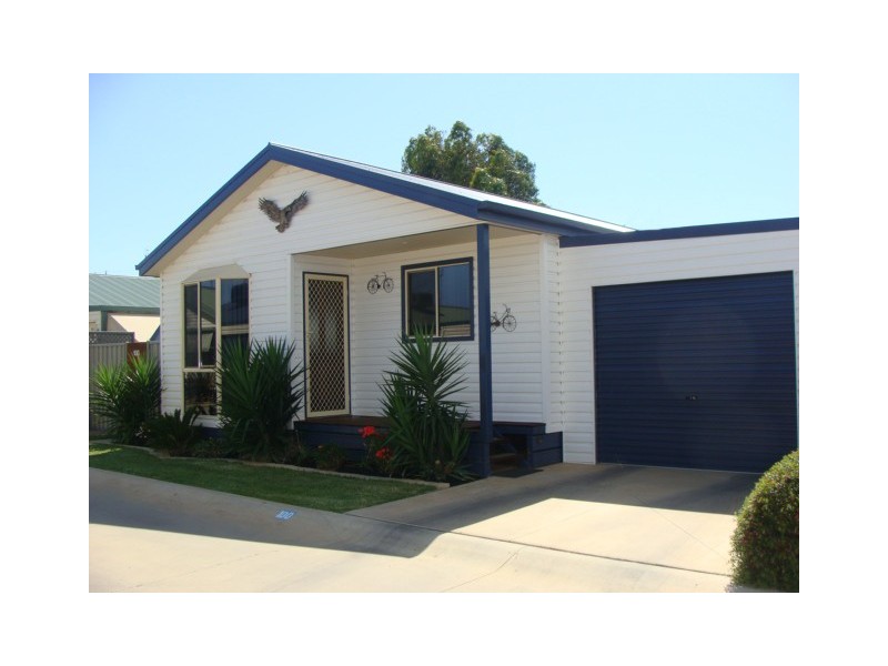 100 Swan Boulevard, Moama NSW 2731