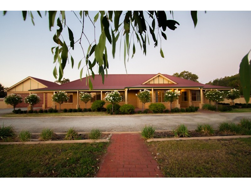 12 Brecon Court, Echuca VIC 3564