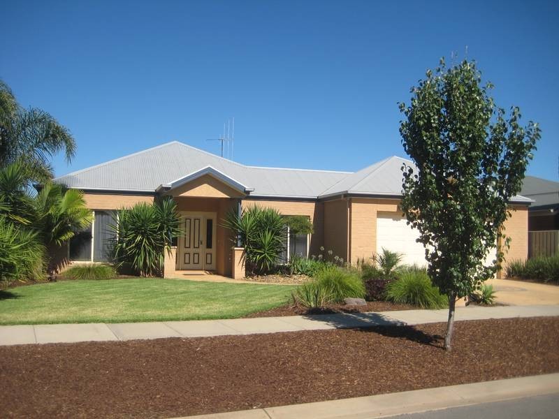 3 Victoria Place, Echuca VIC 3564