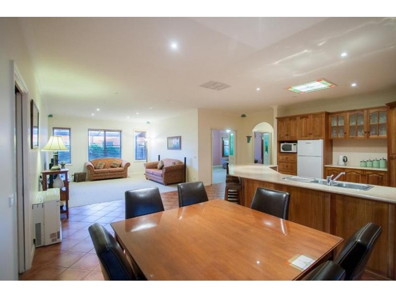 35 Campaspe Esplanade, Echuca VIC 3564