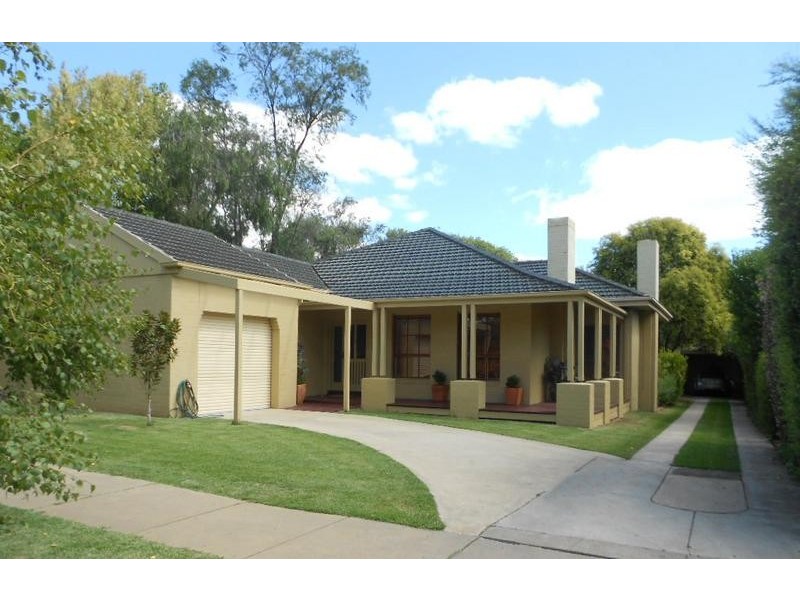 27 Landsborough Street, Echuca VIC 3564