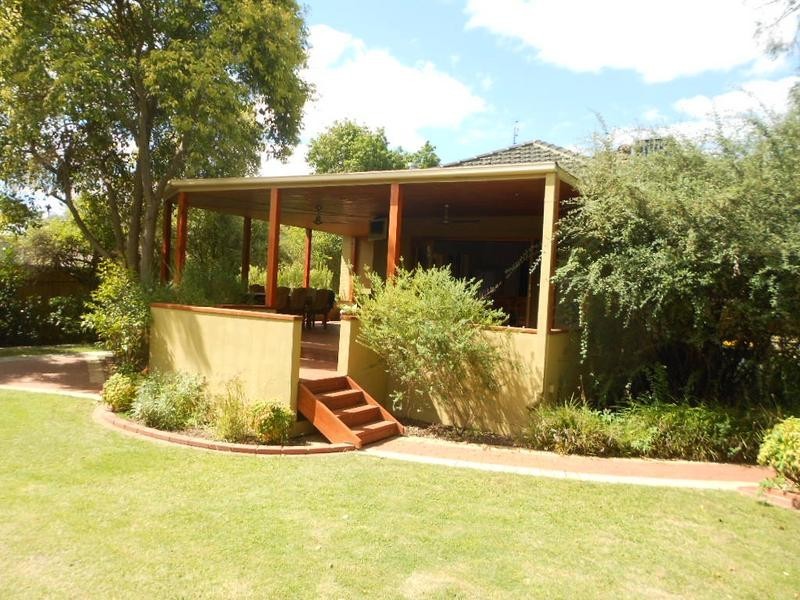 27 Landsborough Street, Echuca VIC 3564