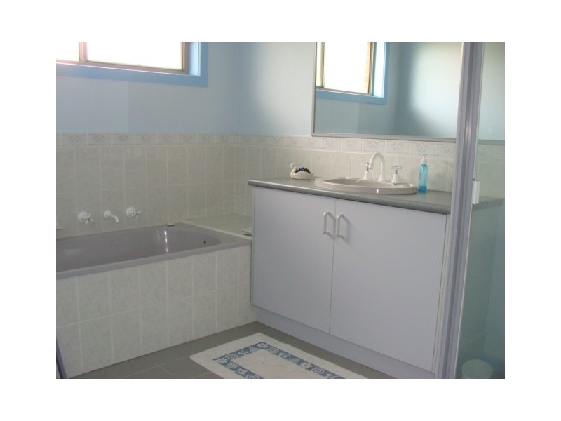 18 Genevieve Avenue, Echuca VIC 3564