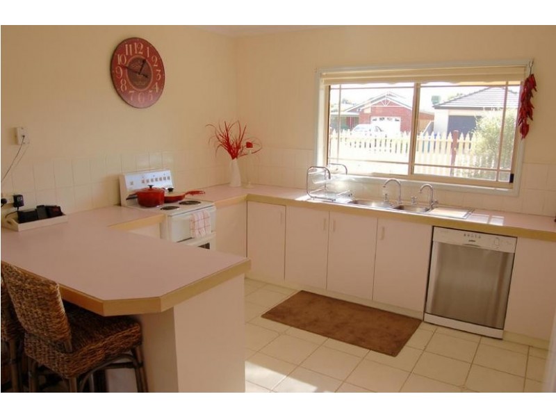 16 Genevieve Avenue, Echuca VIC 3564